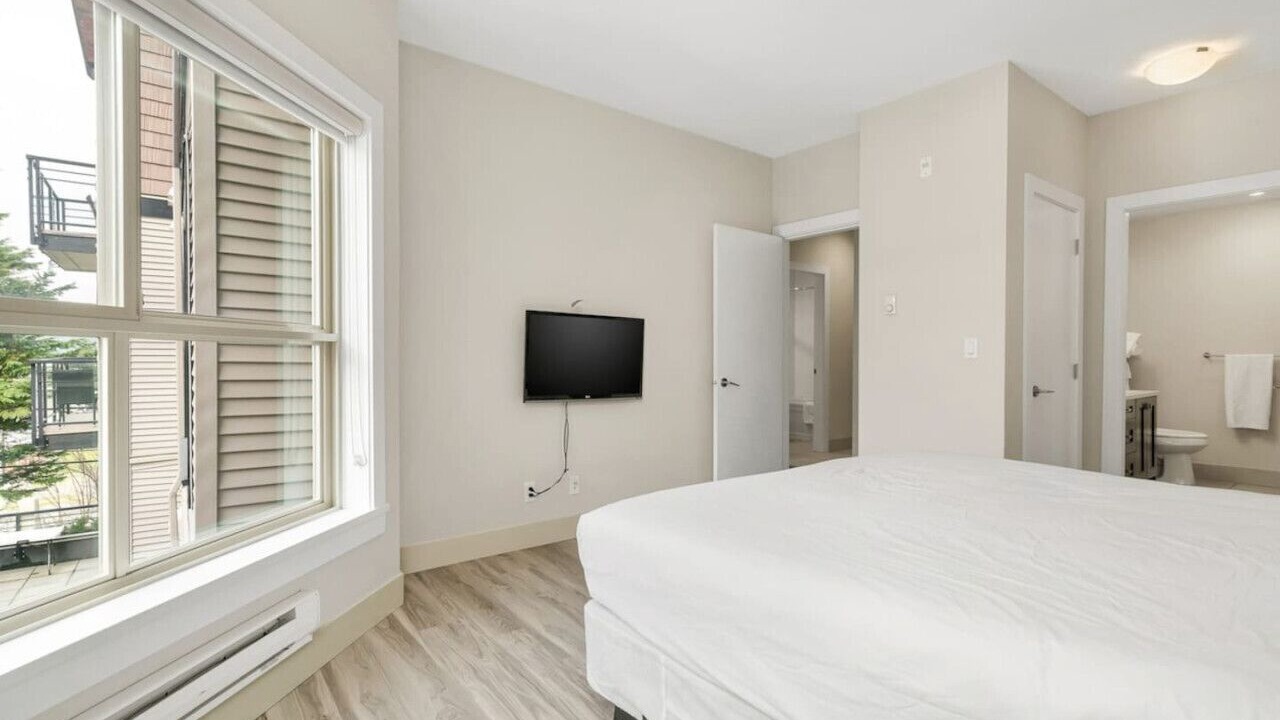 Photo of Bedroom in Harrison Hot Springs
