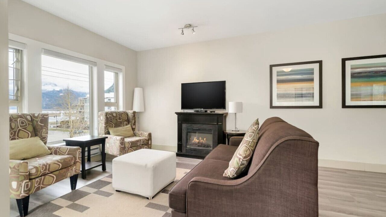 Photo of Livingroom in Harrison Hot Springs