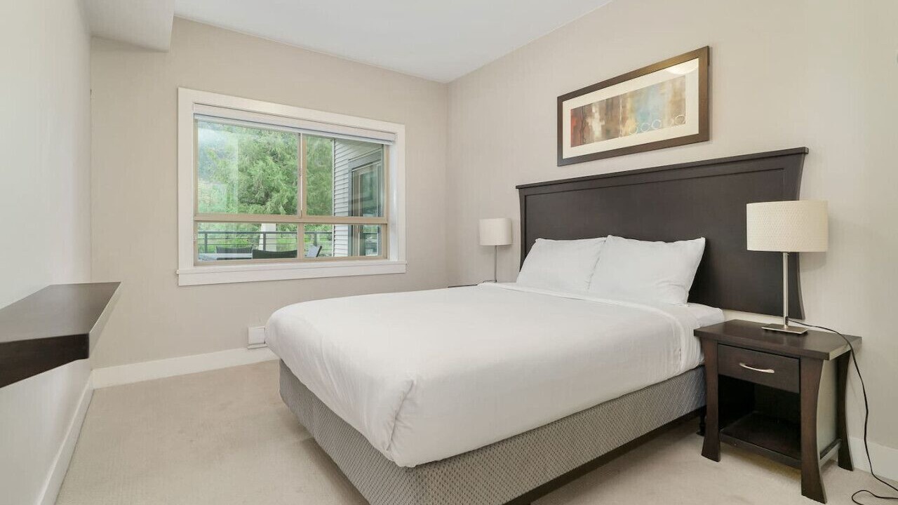 Photo of Bedroom in Harrison Hot Springs