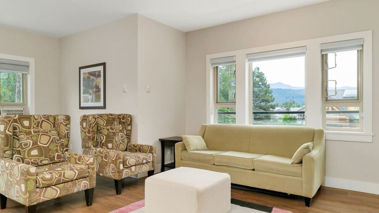 Photo of Livingroom in Harrison Hot Springs