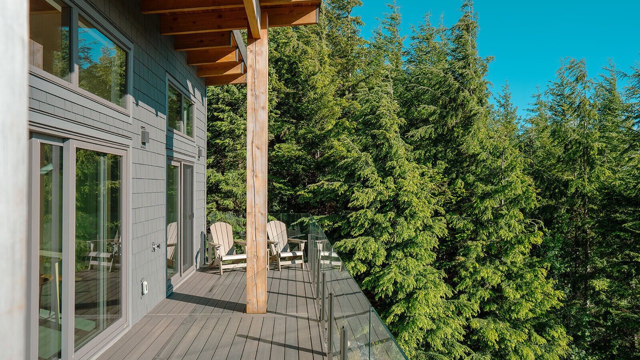 Photo of Patio Balcony in Juan de Fuca Electoral Area