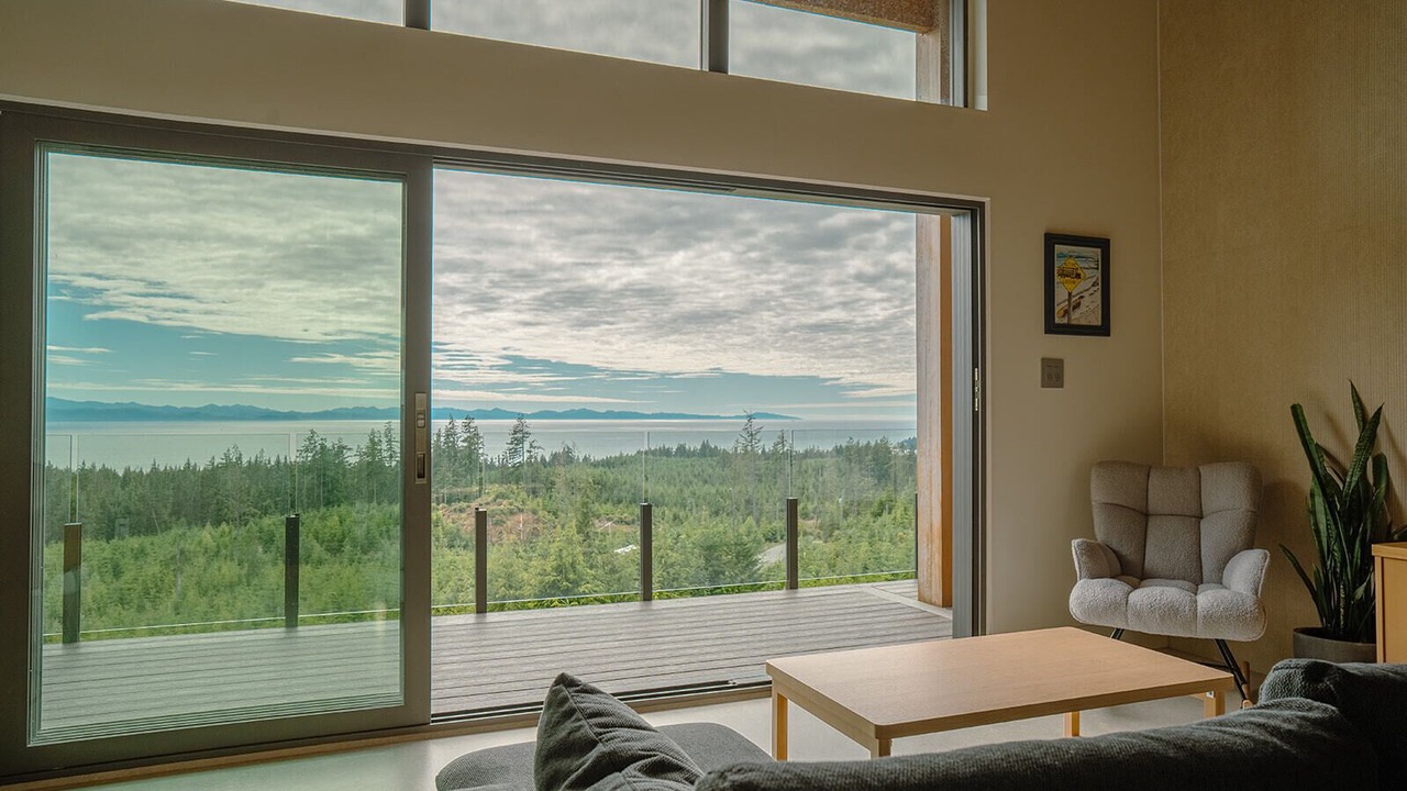 Photo of Livingroom in Juan de Fuca Electoral Area