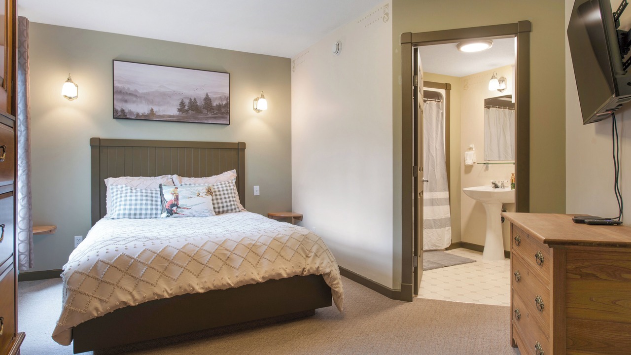 Photo of Bedroom in Silver Star Mountain