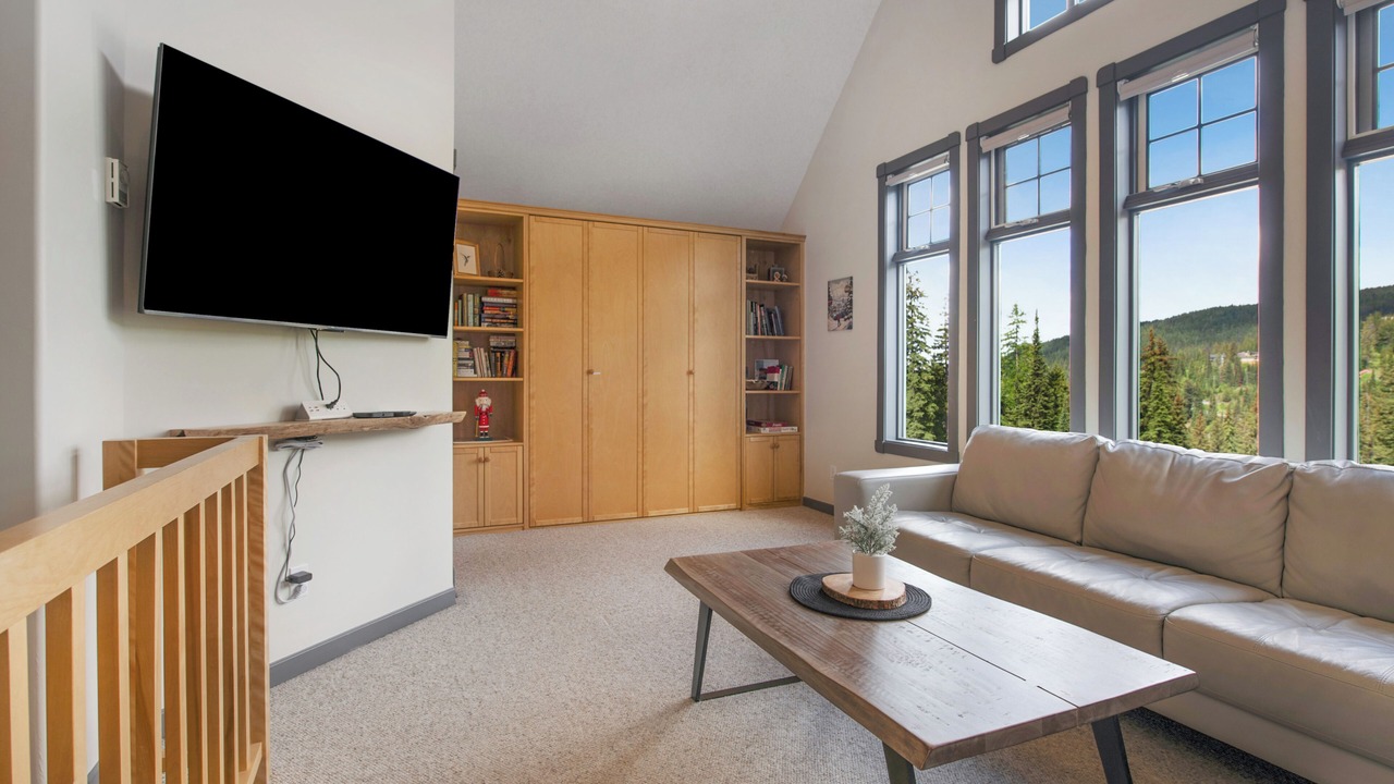 Photo of Livingroom in Silver Star Mountain