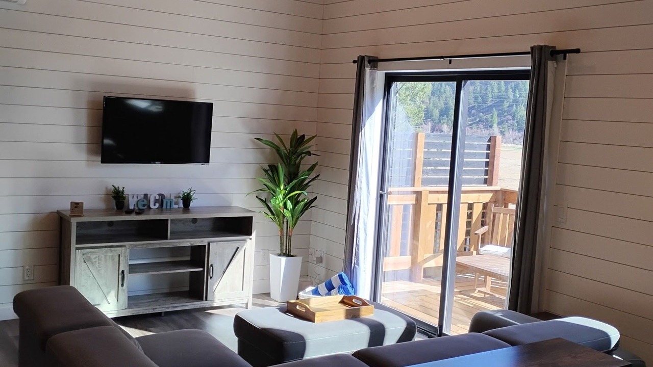 Photo of Livingroom in Okanagan-Similkameen