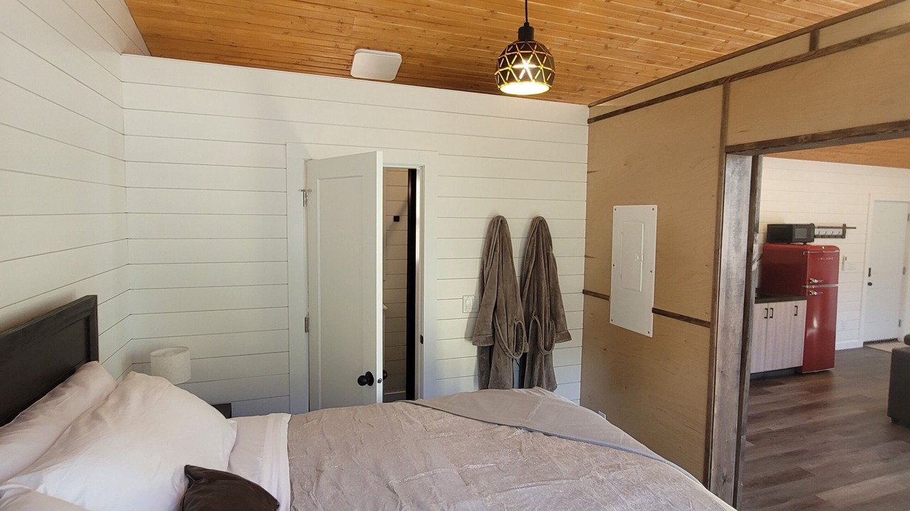 Photo of Bedroom in Okanagan-Similkameen