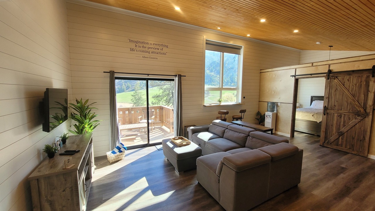 Photo of Livingroom in Okanagan-Similkameen