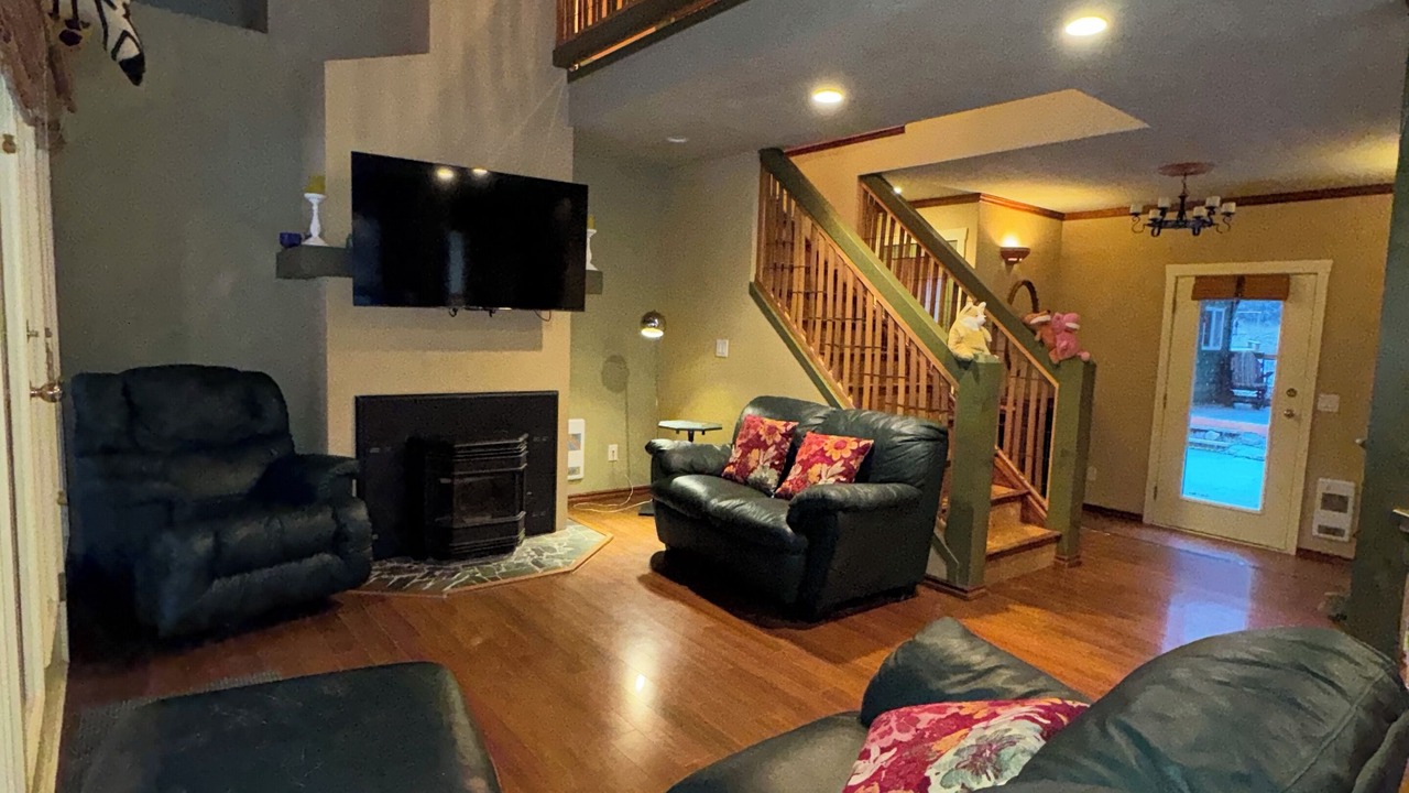 Photo of Livingroom in Okanagan-Similkameen