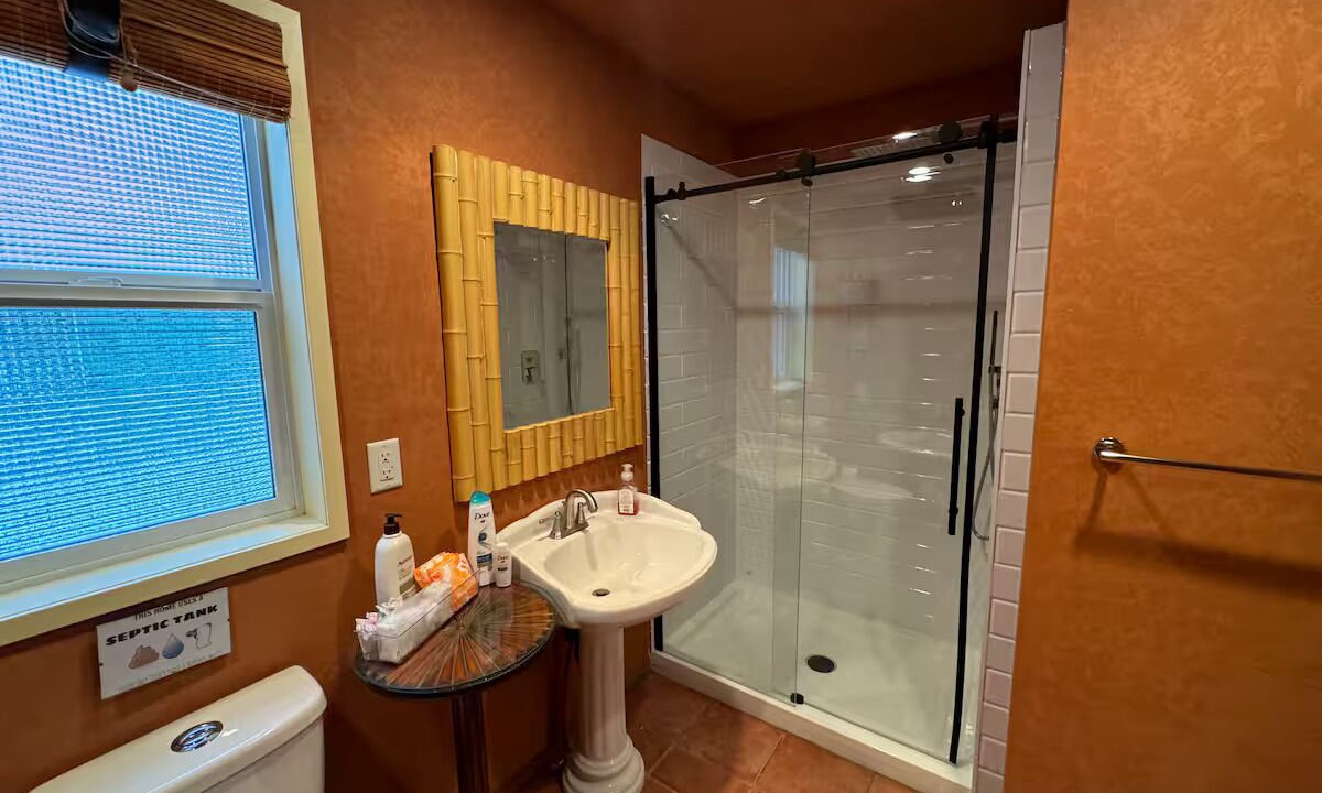 Photo of Bathroom in Okanagan-Similkameen