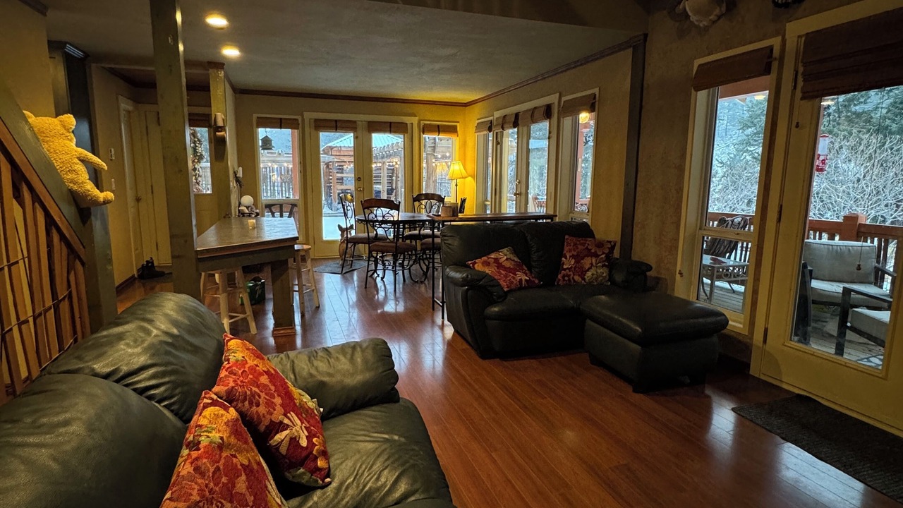 Photo of Livingroom in Okanagan-Similkameen