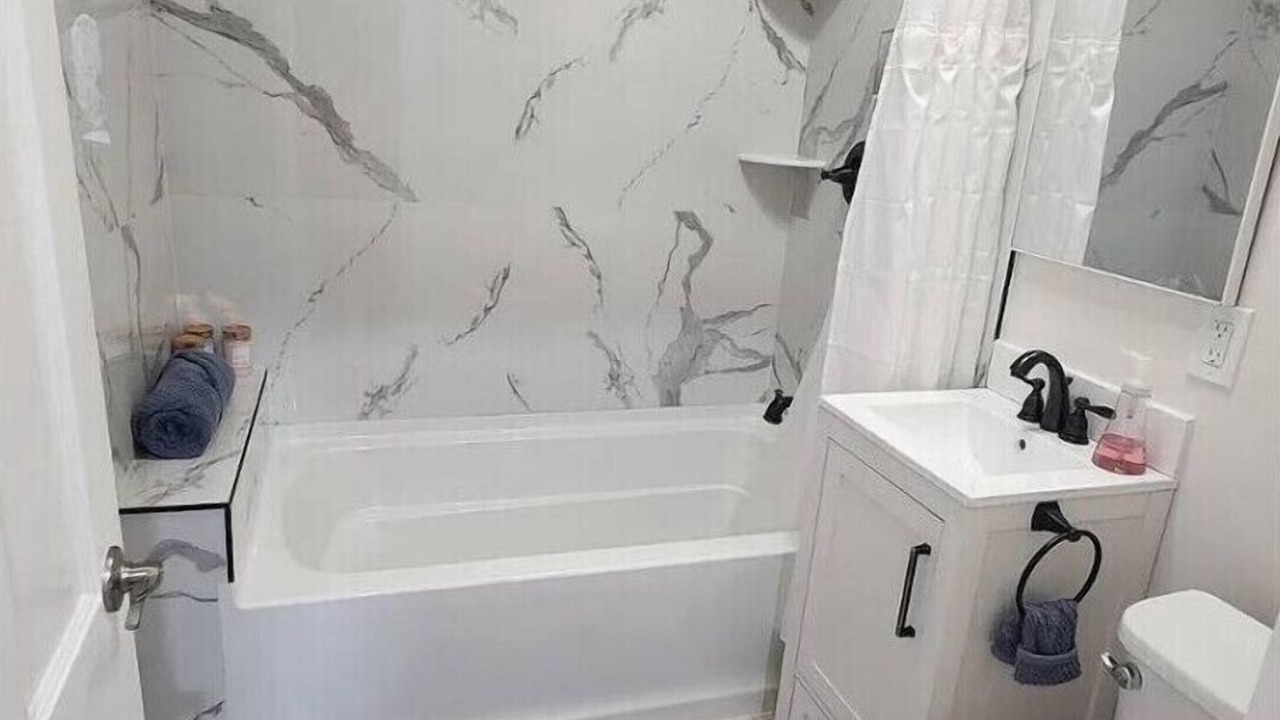 Photo of Bathroom in Parker Ridge