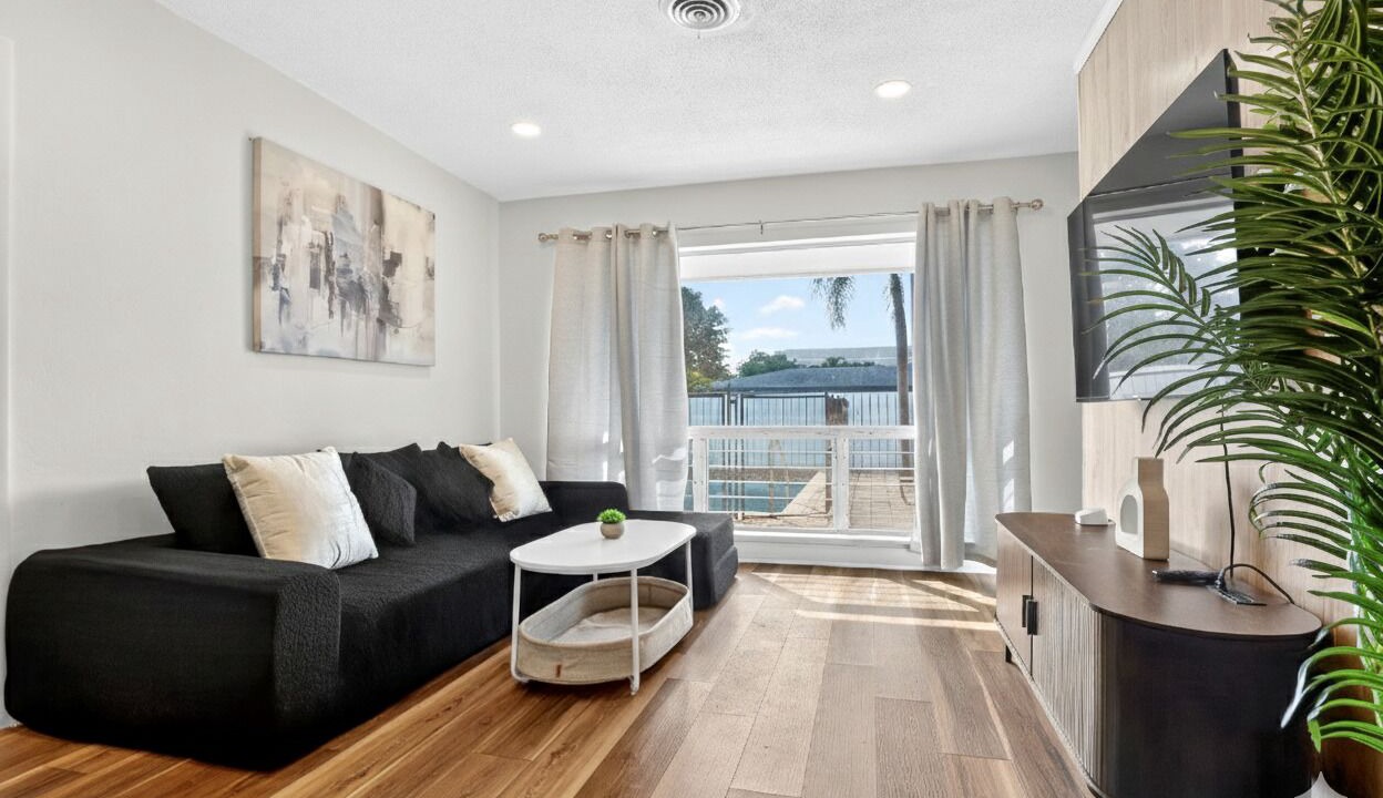 Photo of Livingroom in Coral Ridge Isles