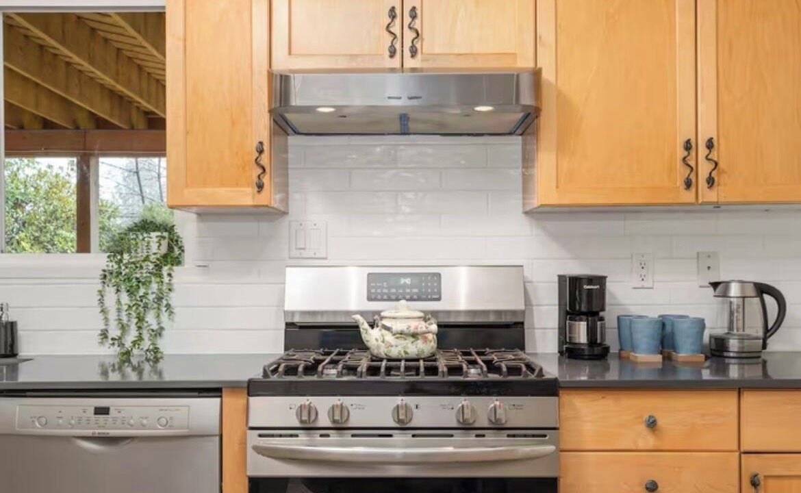 Photo of Kitchen in West Vancouver