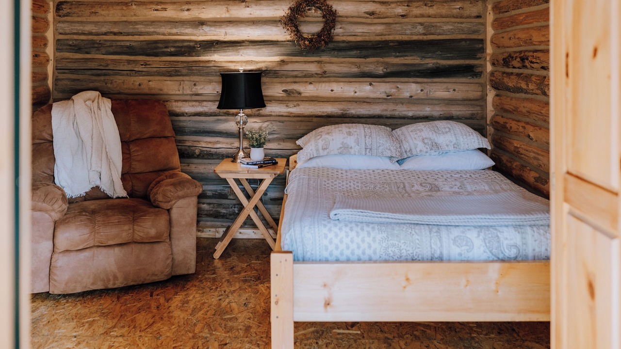 Photo of Bedroom in Red Deer River Crossing