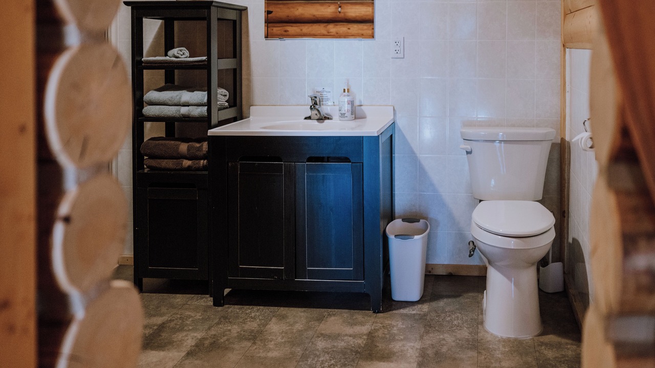Photo of Bathroom in Red Deer River Crossing