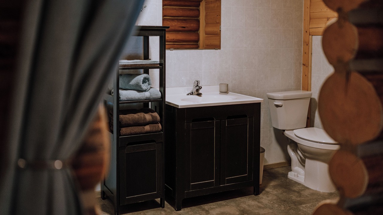 Photo of Bathroom in Red Deer River Crossing