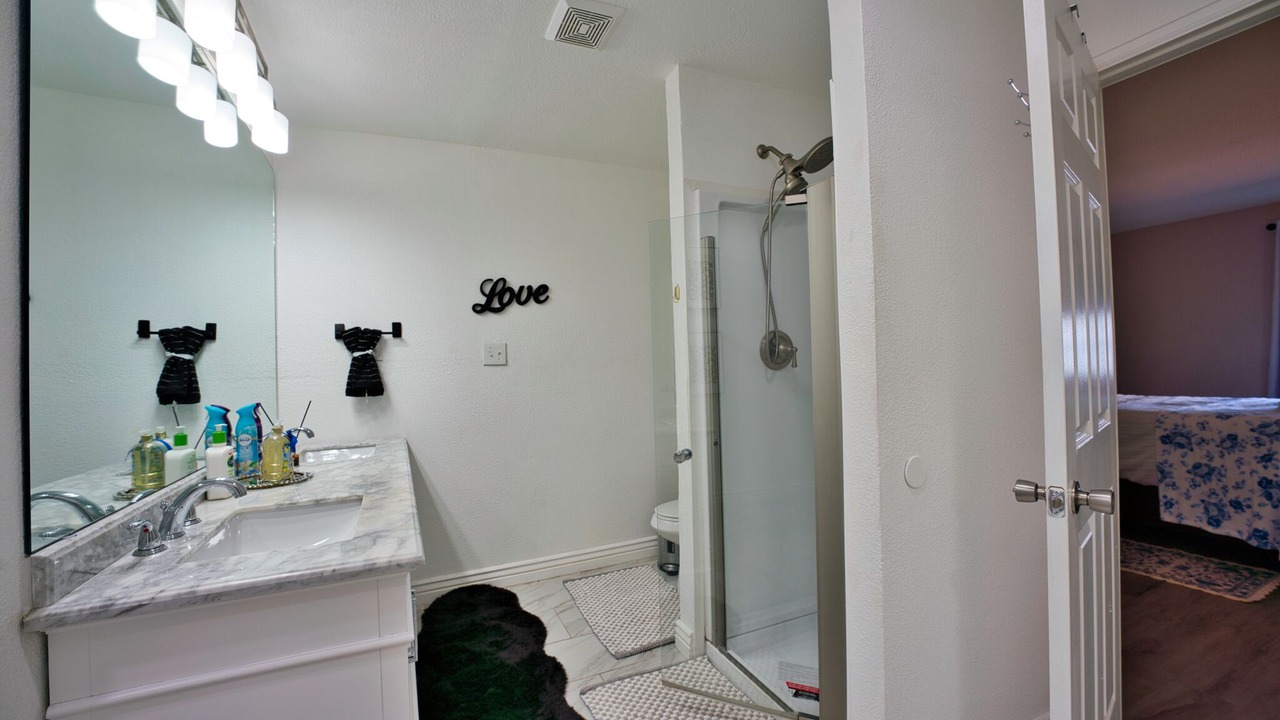 Photo of Bathroom in Montbello