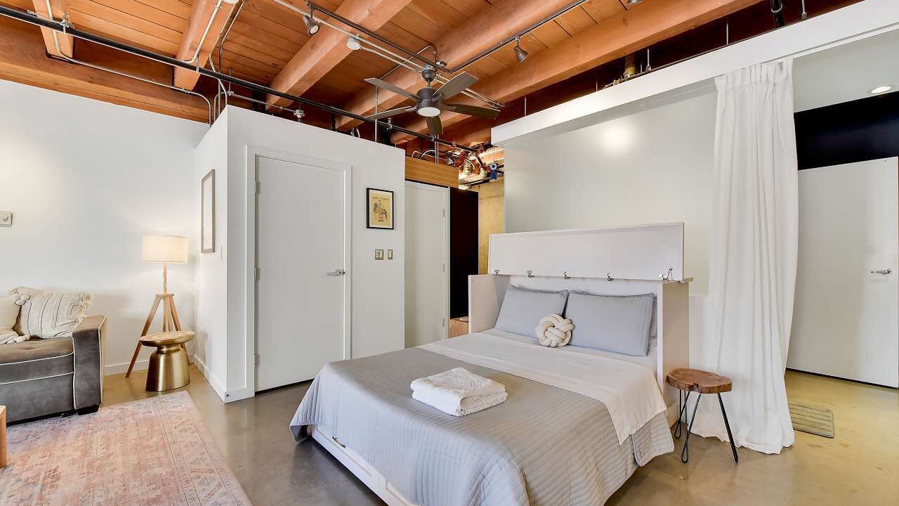 Photo of Bedroom in Downtown Eastside