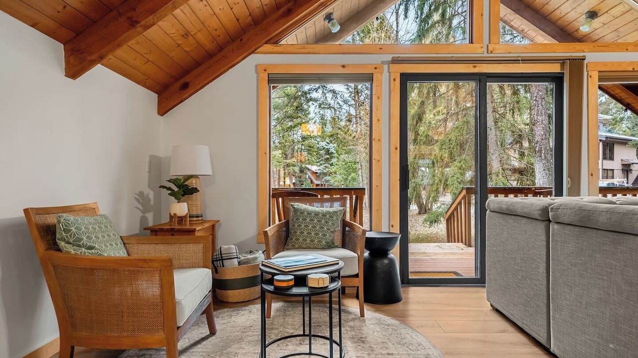 Photo of Livingroom in East Kootenay