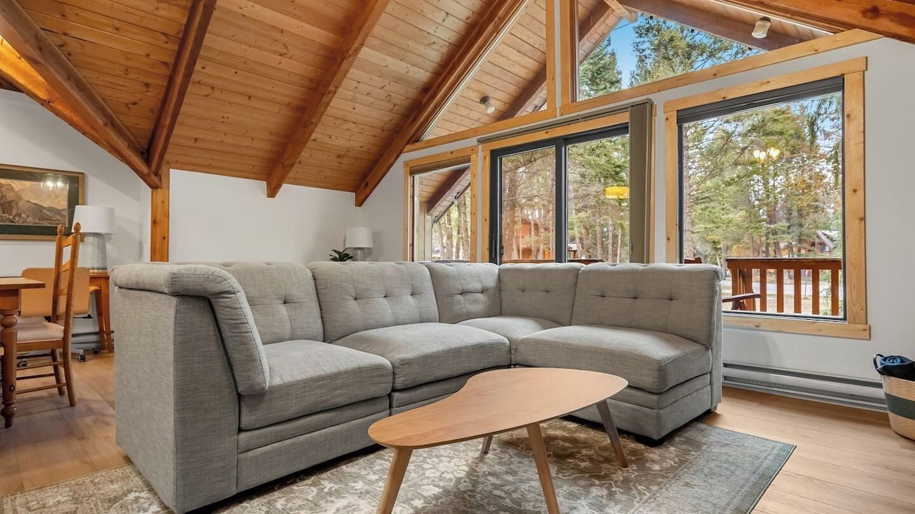 Photo of Livingroom in East Kootenay