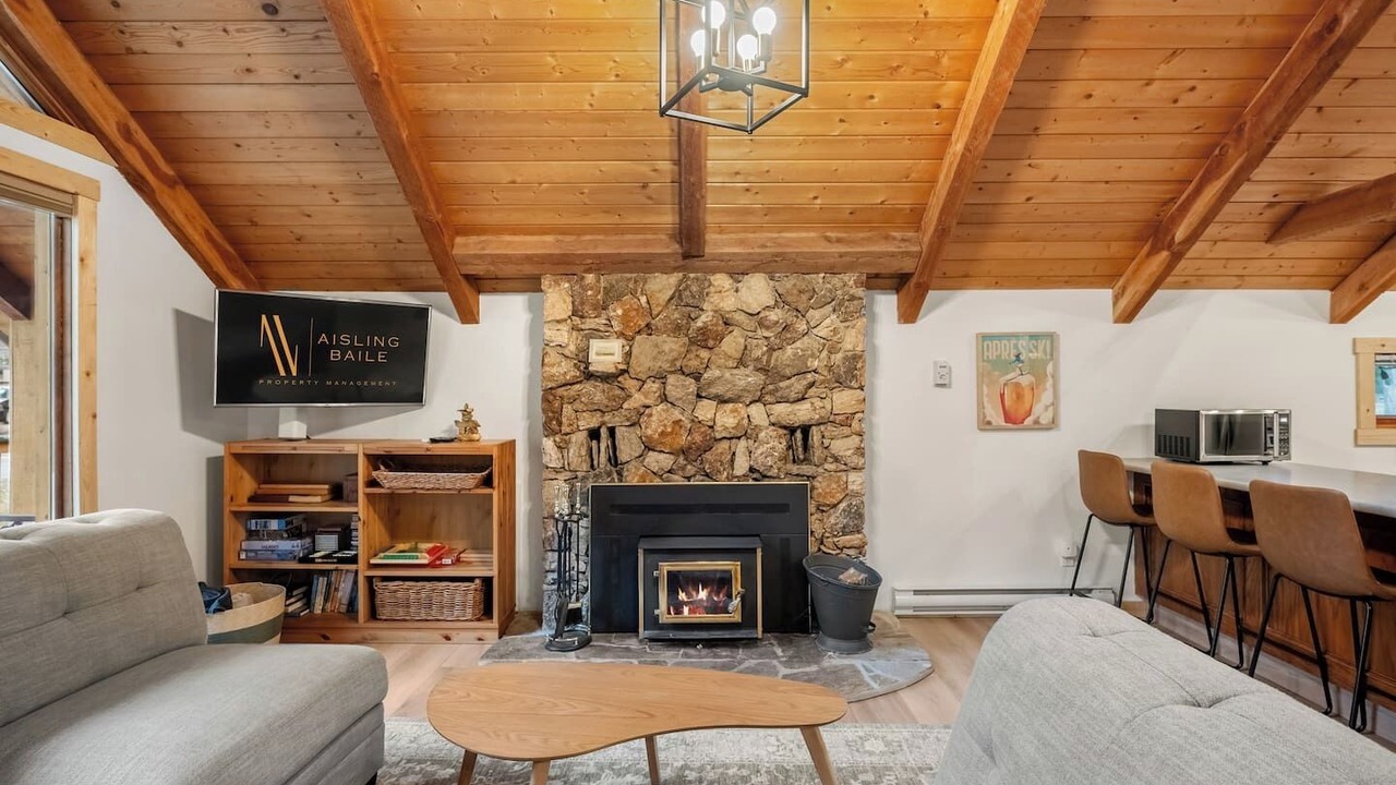 Photo of Livingroom in East Kootenay