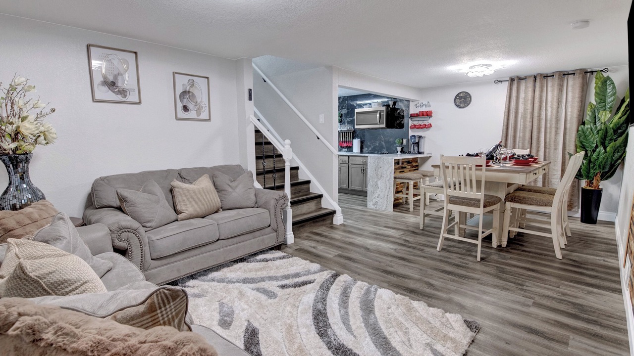 Photo of Livingroom in Aurora
