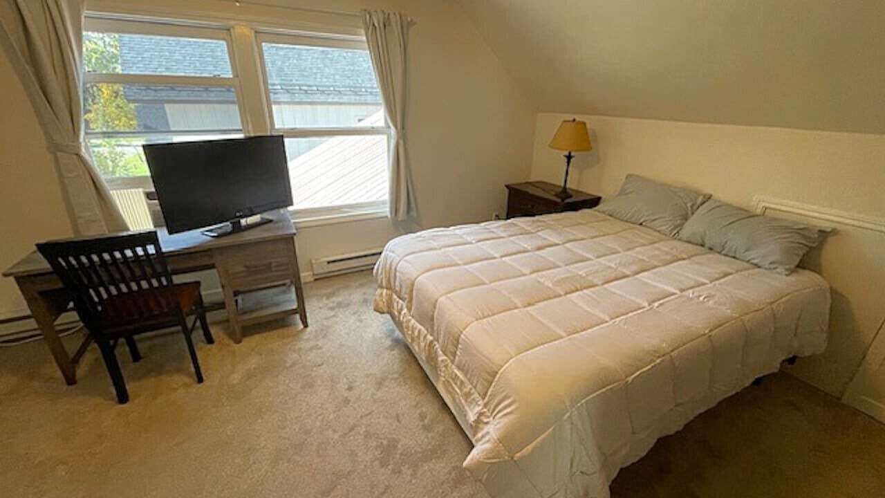 Photo of Bedroom in Basalt
