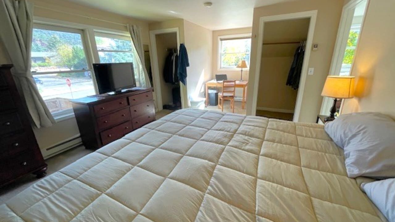 Photo of Bedroom in Basalt