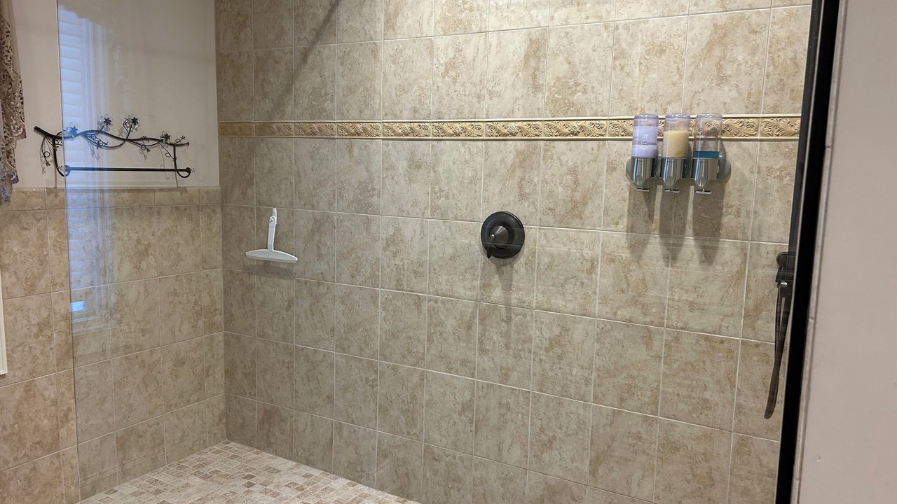 Photo of Bathroom in Lorain