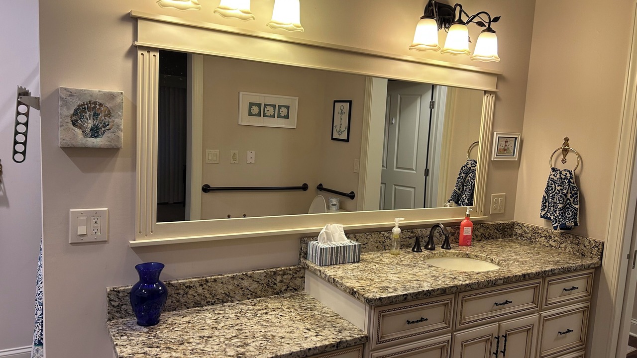 Photo of Bathroom in Lorain