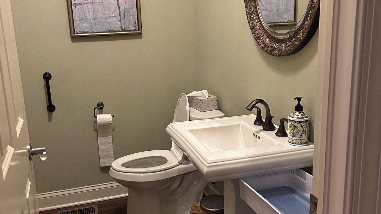 Photo of Bathroom in Lorain