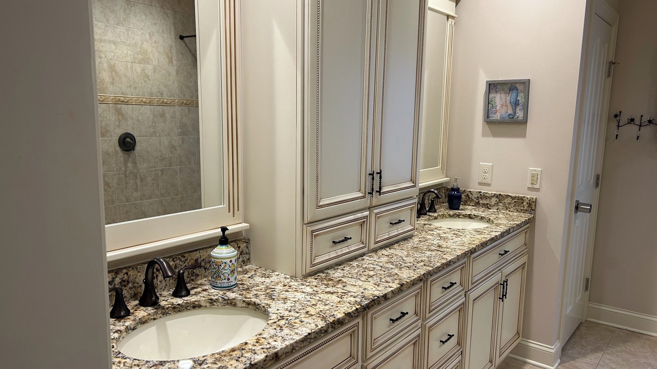 Photo of Bathroom in Lorain