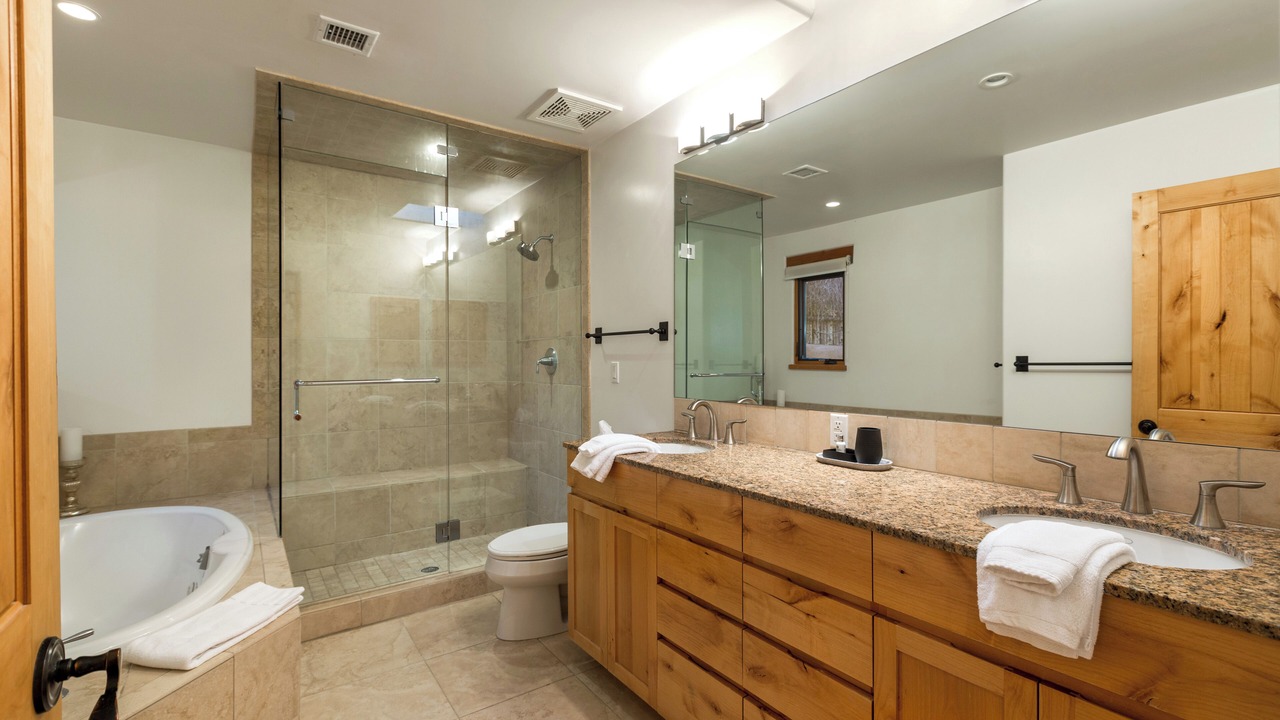 Photo of Bathroom in Tesuque
