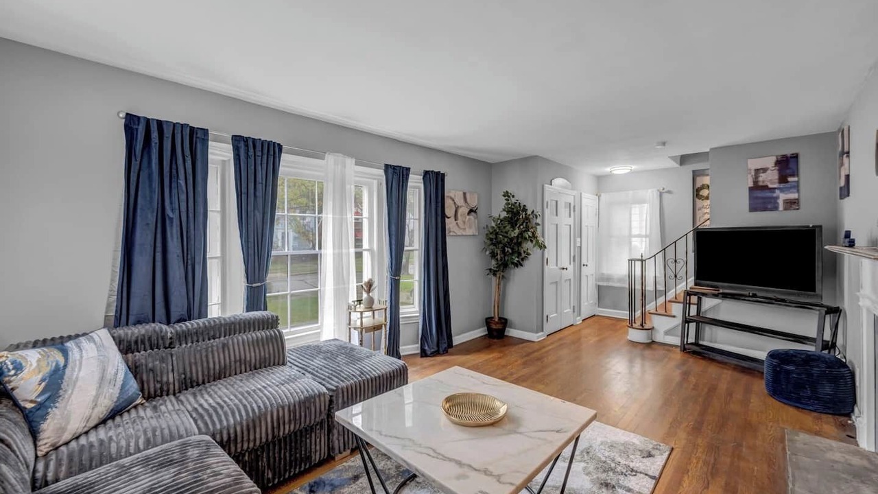 Photo of Livingroom in South Euclid