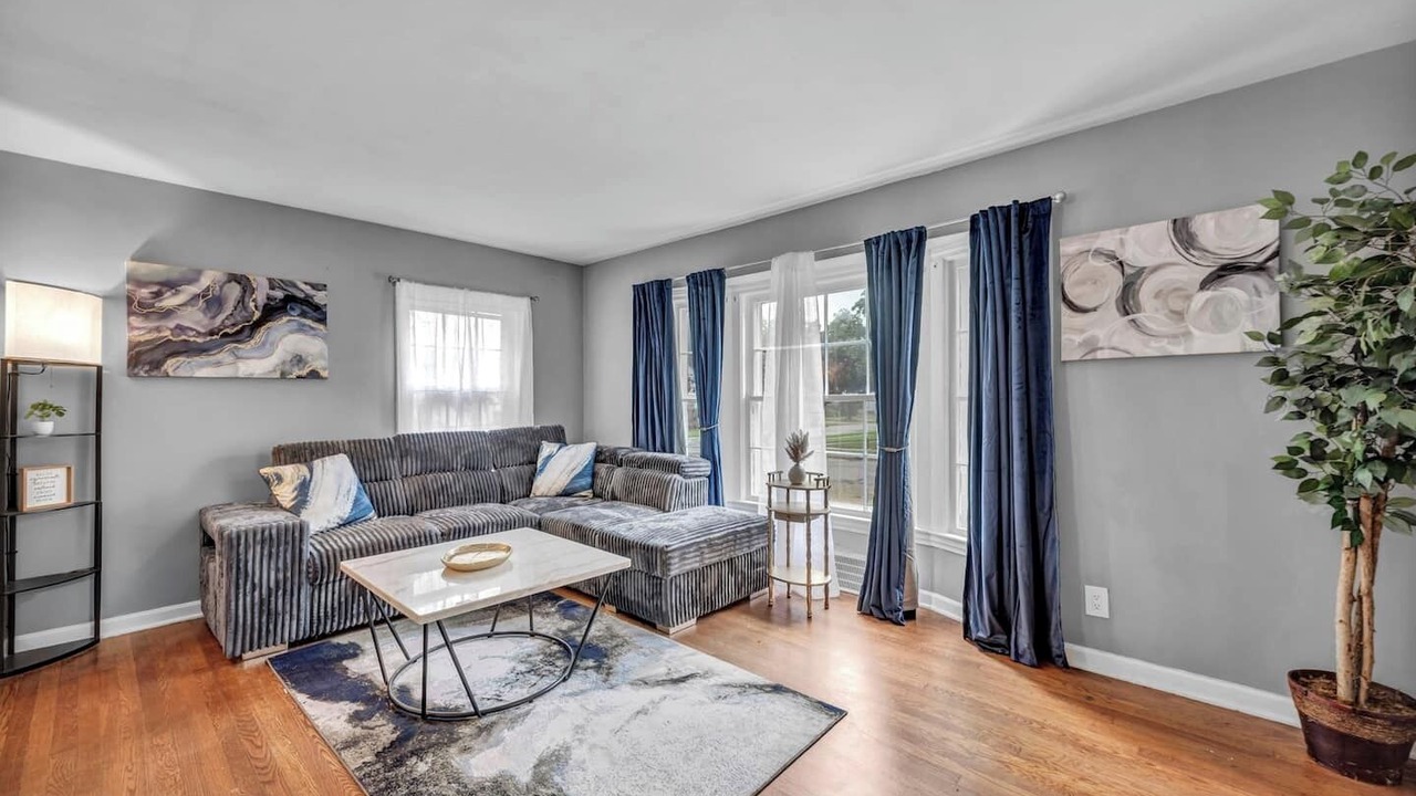 Photo of Livingroom in South Euclid