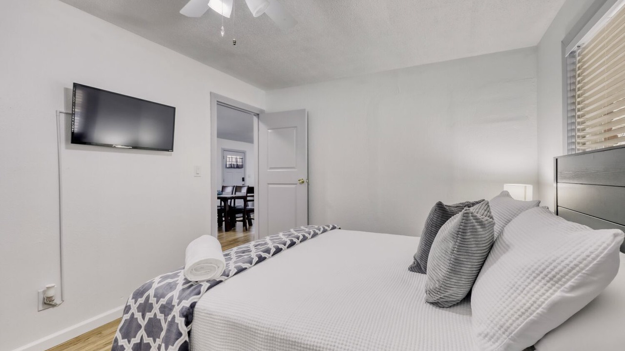Photo of Bedroom in Aurora Hills