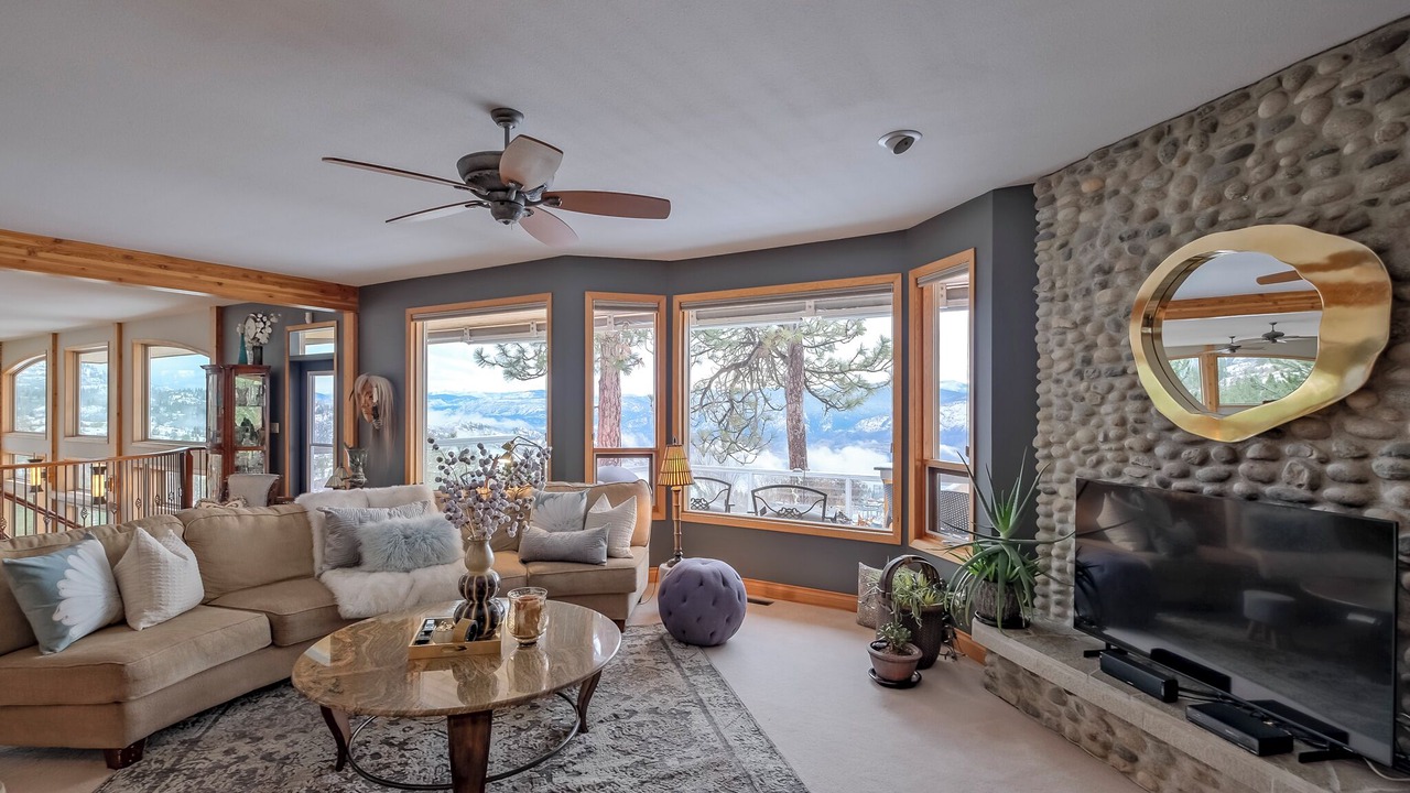 Photo of Livingroom in Okanagan-Similkameen