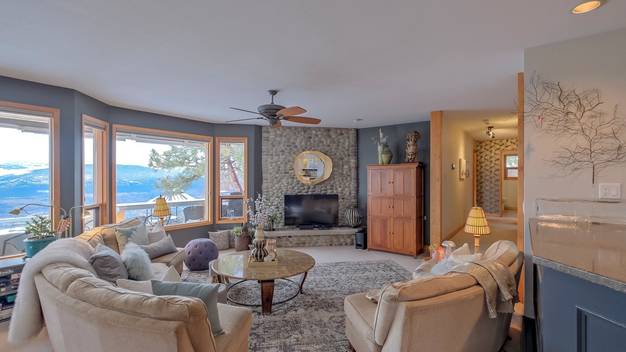 Photo of Livingroom in Okanagan-Similkameen