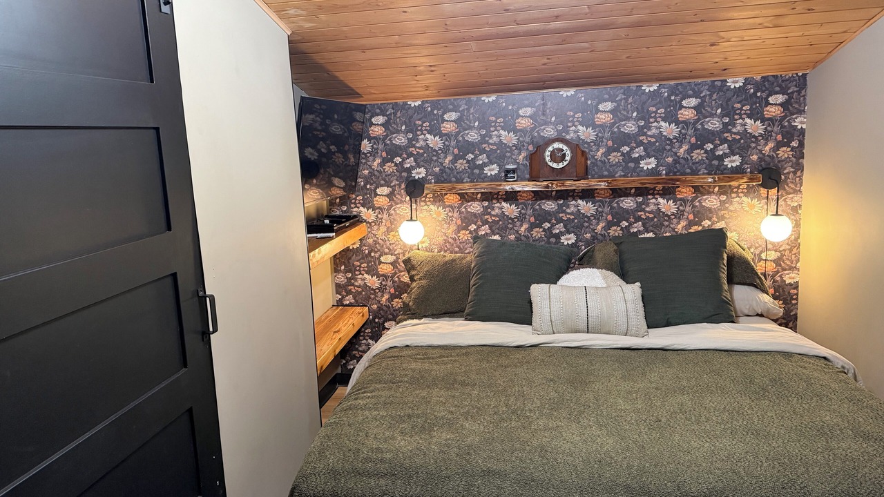 Photo of Bedroom in Markerville