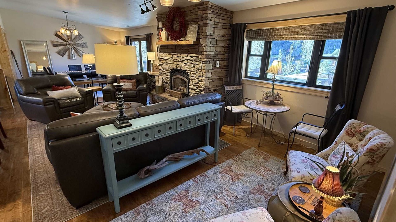 Photo of Livingroom in Lake City