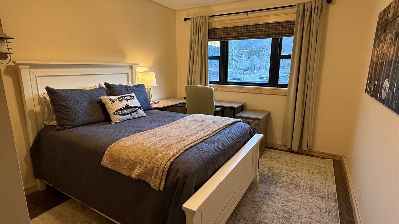 Photo of Bedroom in Lake City