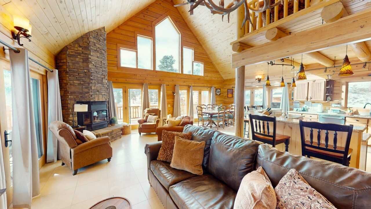 Photo of Livingroom in Lake City
