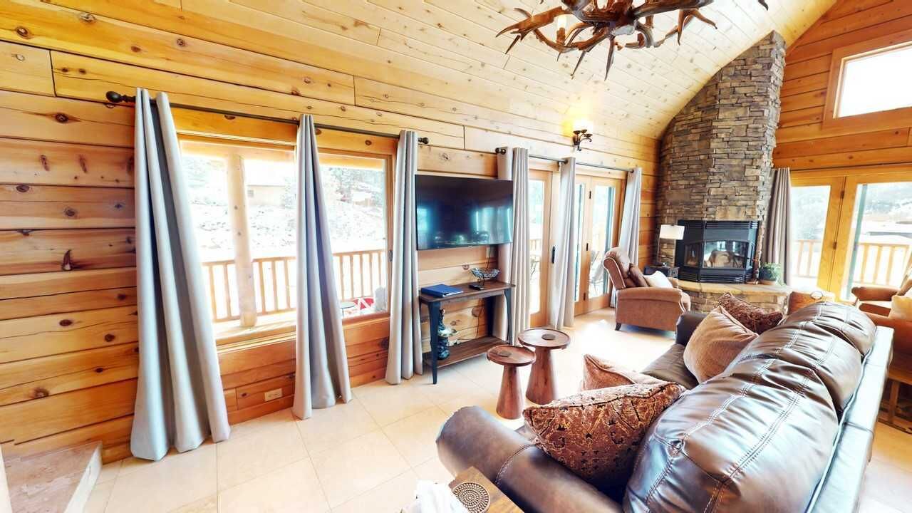 Photo of Livingroom in Lake City