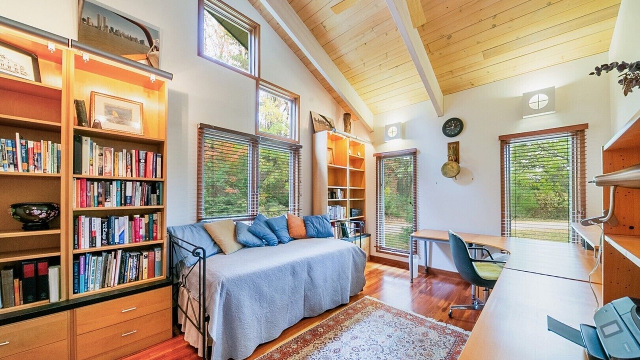 Photo of Bedroom in Shelburne