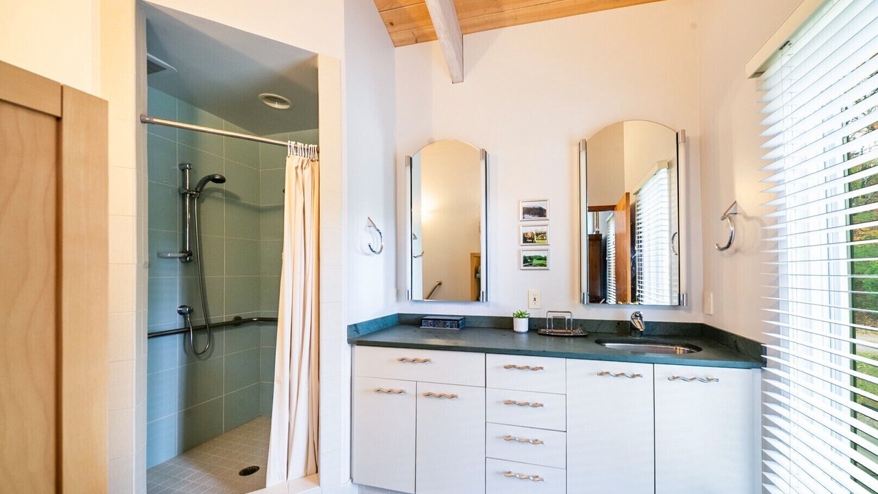Photo of Bathroom in Shelburne