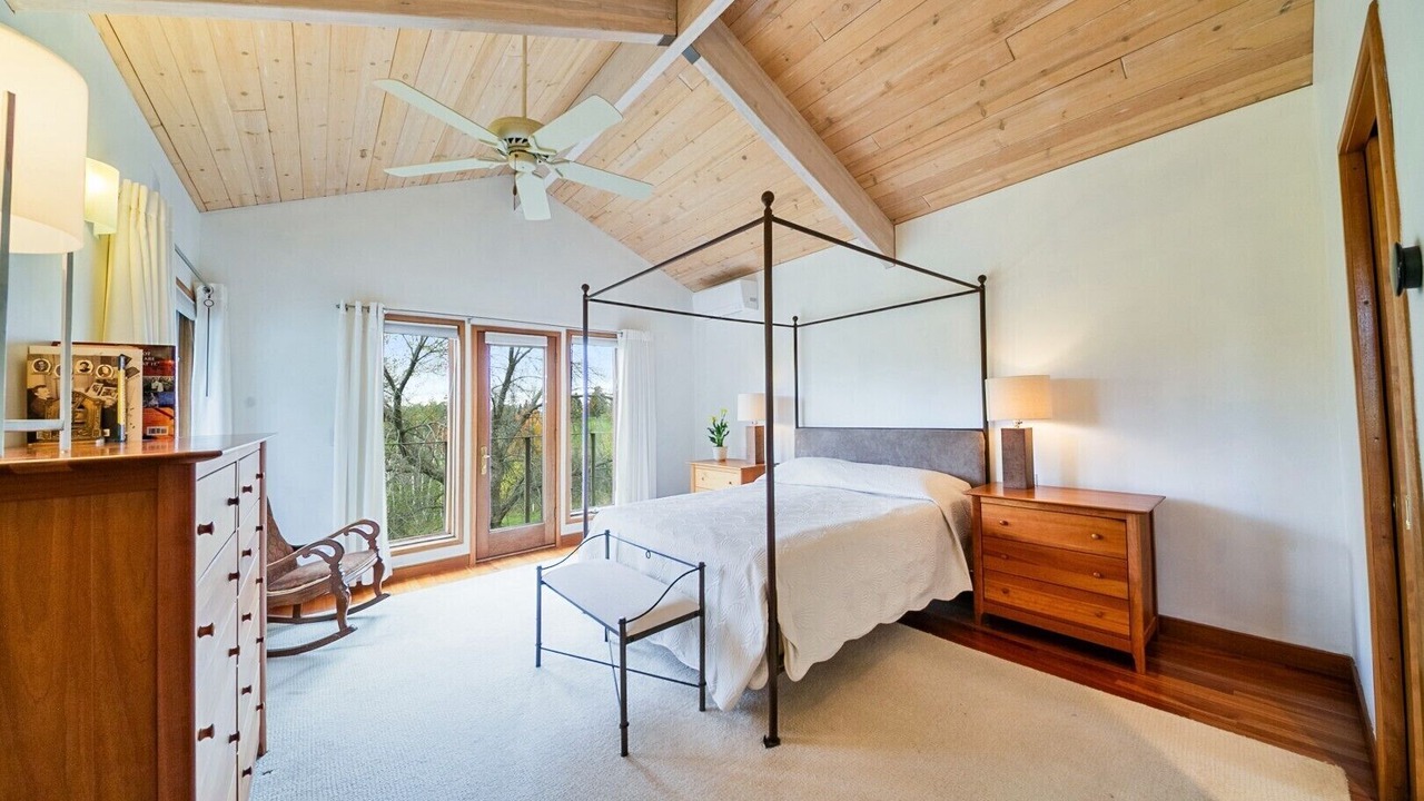 Photo of Bedroom in Shelburne