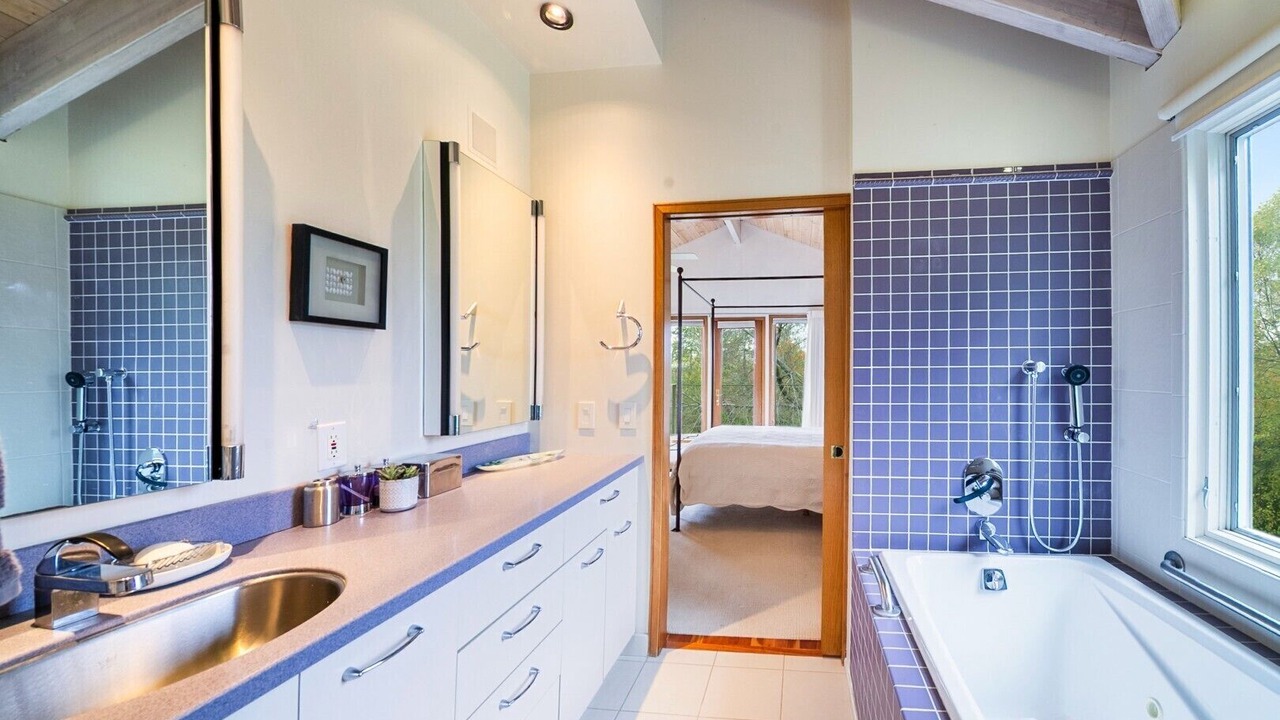 Photo of Bathroom in Shelburne