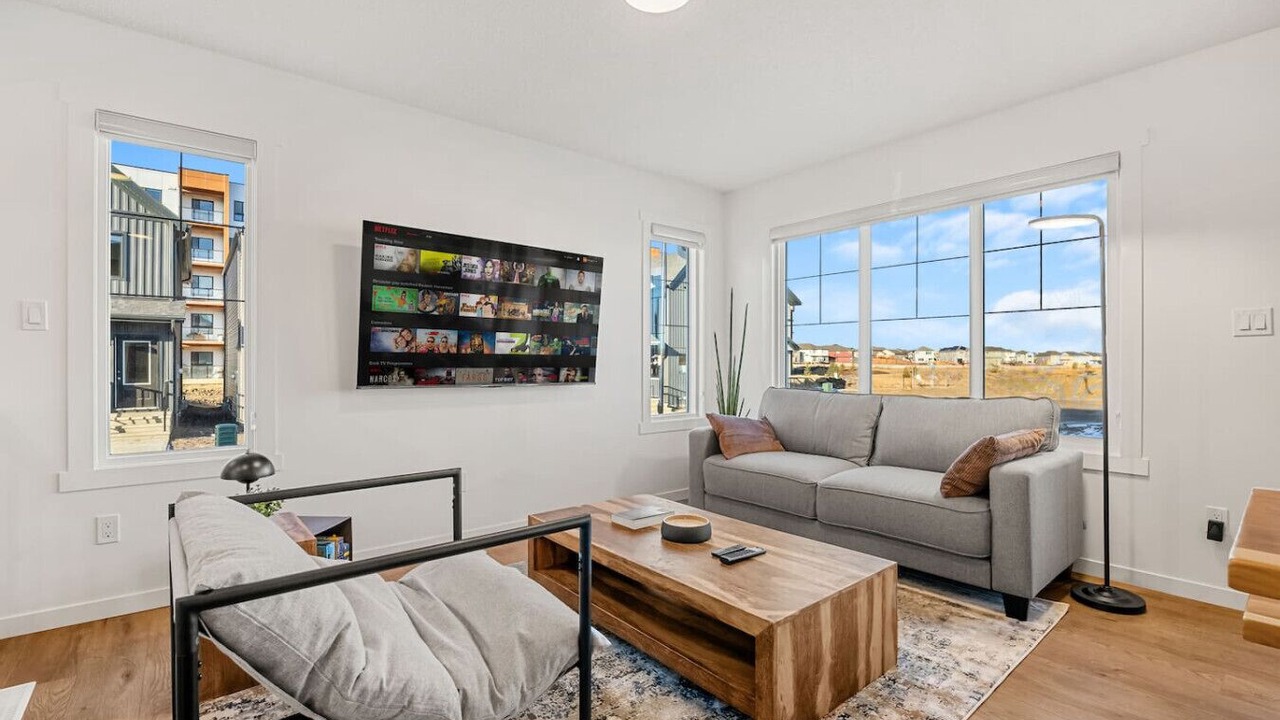 Photo of Livingroom in Southeast Edmonton