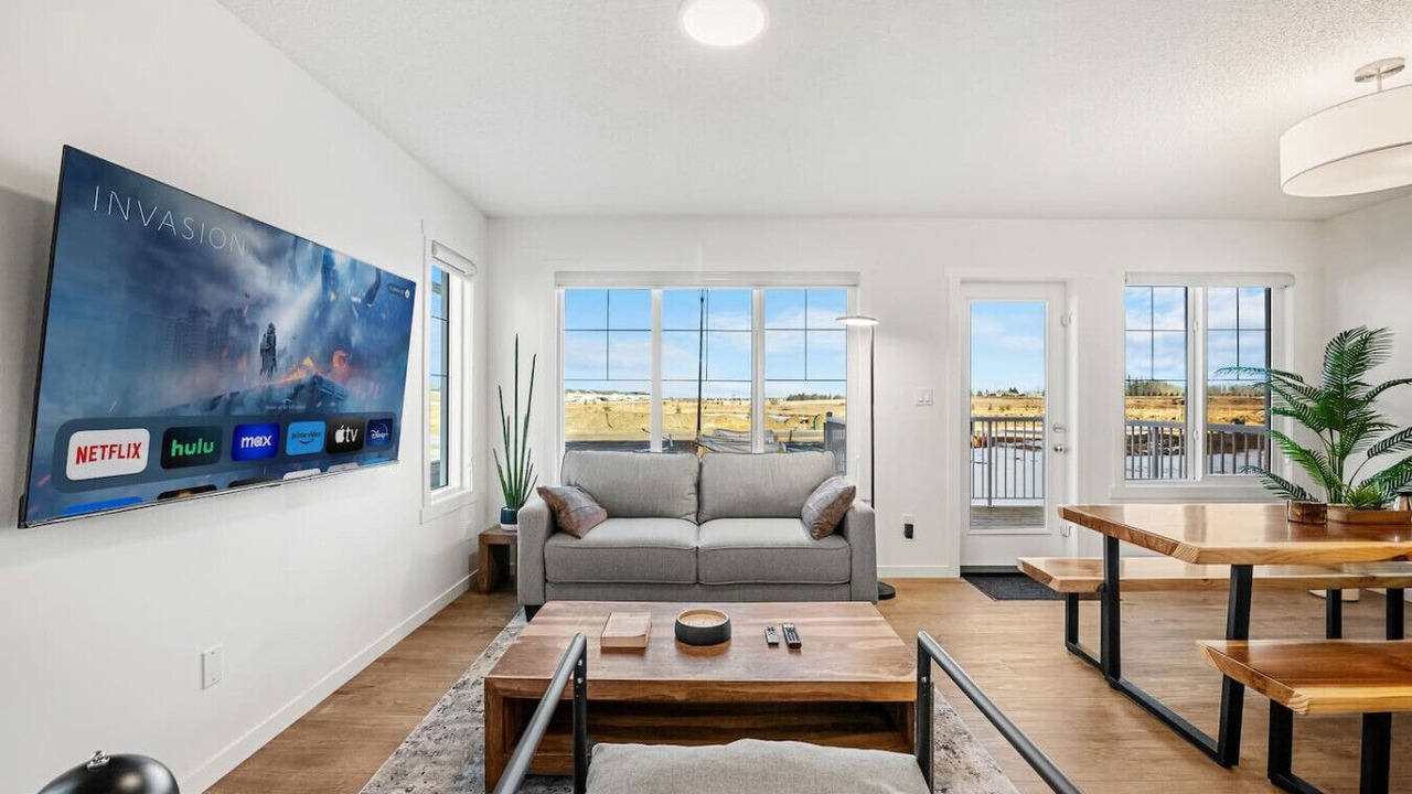 Photo of Livingroom in Southeast Edmonton