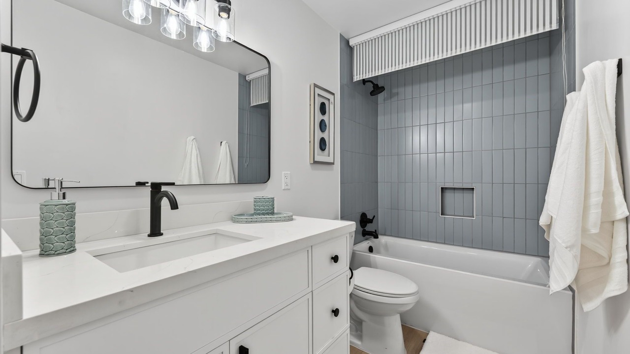 Photo of Bathroom in Tropic Isle